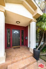 6074 W 75th Pl in Los Angeles, CA - Building Photo - Building Photo