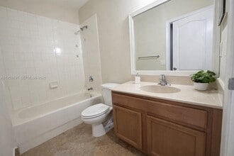 21219 NW 14th Pl, Unit 825 in Miami, FL - Building Photo - Building Photo