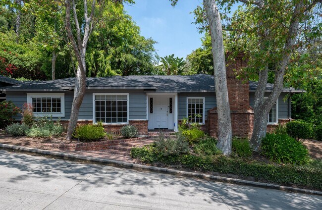 5405 Black Oak Dr in Los Angeles, CA - Foto de edificio - Building Photo