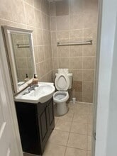 1214 S Holgate St, Unit C2 in Seattle, WA - Foto de edificio - Building Photo