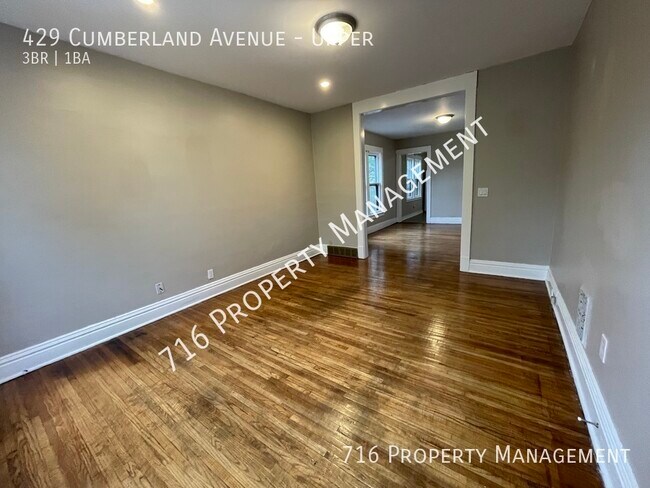 429 Cumberland Ave-Unit -Upper in Buffalo, NY - Foto de edificio - Building Photo