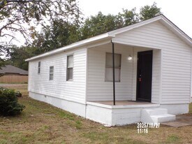 804 SW Park Ave in Lawton, OK - Building Photo