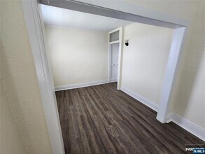 432 Broad Ave in Ridgefield, NJ - Foto de edificio - Building Photo