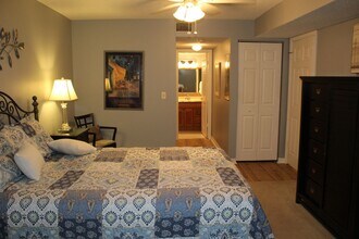 944 S Peninsula Dr in Daytona Beach, FL - Foto de edificio - Building Photo