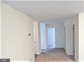 19 Barclay Ct in Trenton, NJ - Building Photo - Building Photo