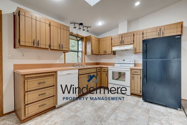 4168 Cabrini Ct in Oak Harbor, WA - Foto de edificio - Building Photo
