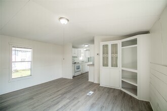 1202 US-190 in Huntsville, TX - Foto de edificio - Building Photo