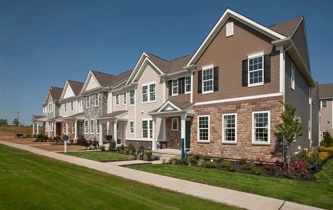 803 Belmont Ct in Chester Springs, PA - Building Photo