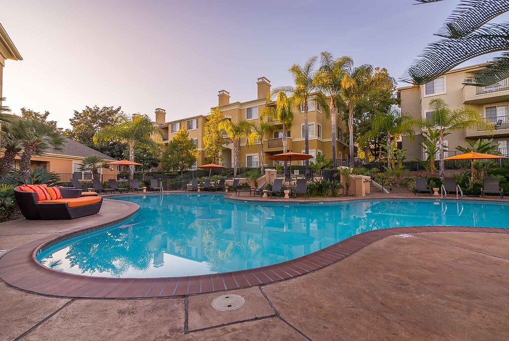 Cambridge Park in San Diego, CA - Foto de edificio