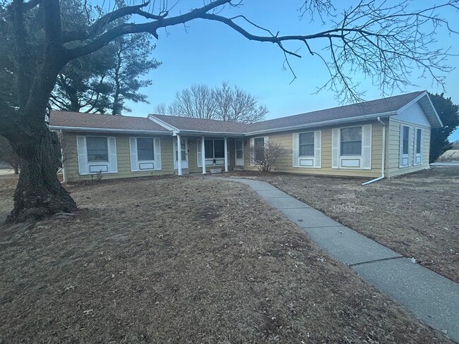 5672 Summer St in Burlington, IA - Foto de edificio - Building Photo