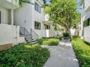 1309 Amherst Ave in Los Angeles, CA - Foto de edificio - Building Photo