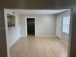 15018 Royal Palm Ct in Miami Lakes, FL - Foto de edificio - Building Photo