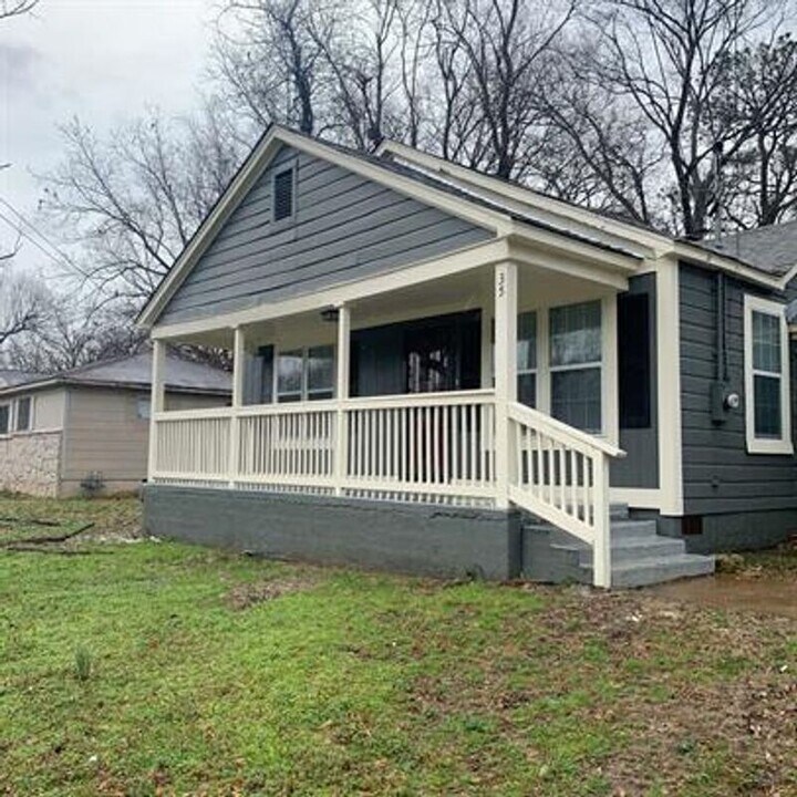 35 E Biscayne Rd in Memphis, TN - Building Photo