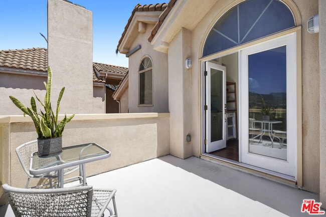 29355 Heathercliff Rd in Malibu, CA - Foto de edificio - Building Photo