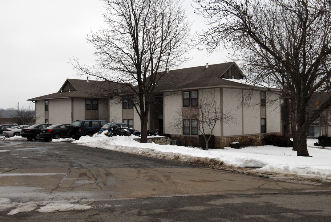 Craigmont Apartments in Overland Park, KS - Building Photo