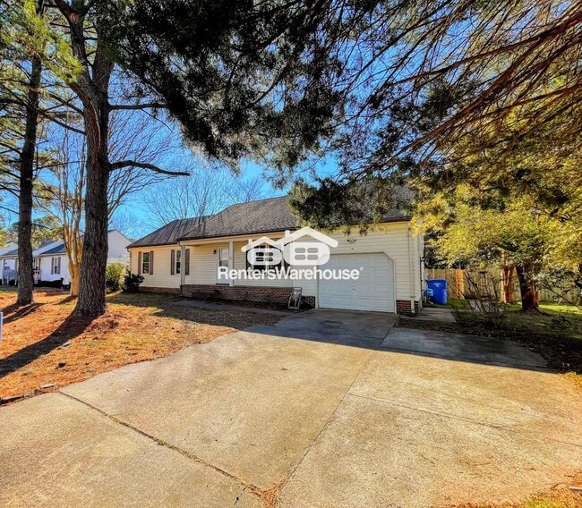 411 Linkenborough Dr in Chesapeake, VA - Foto de edificio - Building Photo