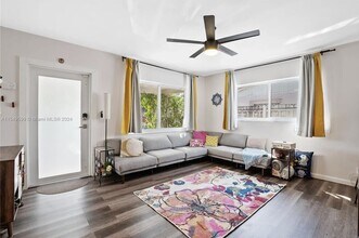 5819 SW 4th St in Miami, FL - Foto de edificio - Building Photo