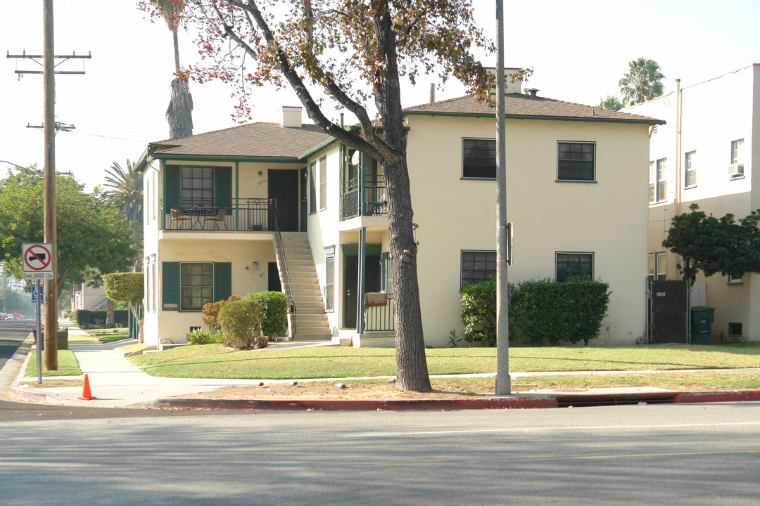 747 S Chevy Chase Dr in Glendale, CA - Building Photo