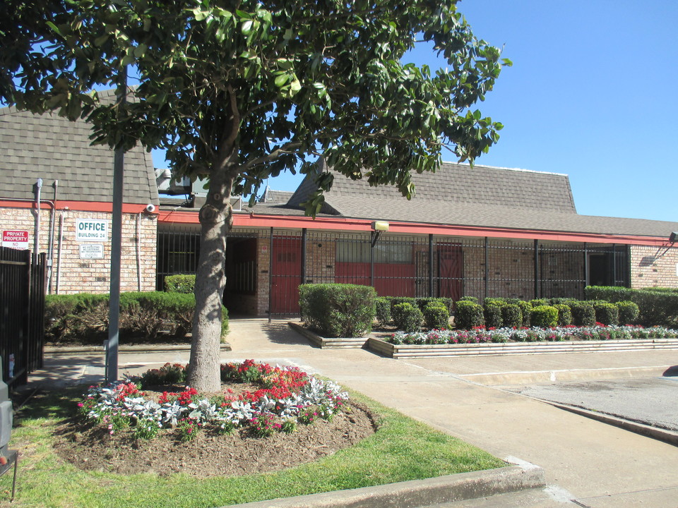 Cleme Manor in Houston, TX - Foto de edificio