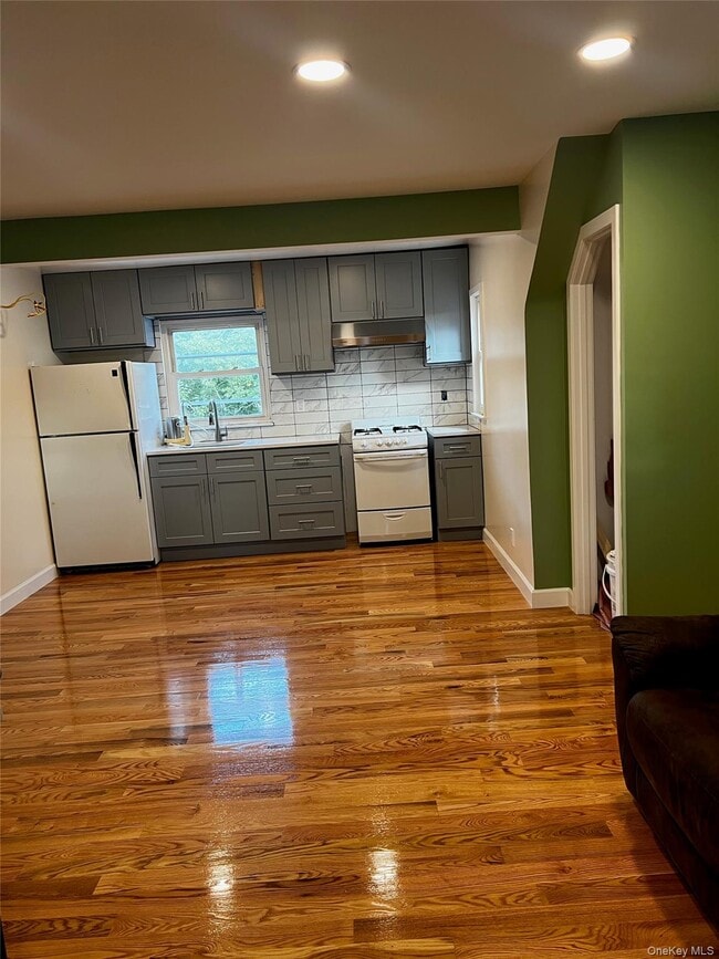 307 Emerson Pl in Valley Stream, NY - Foto de edificio - Building Photo