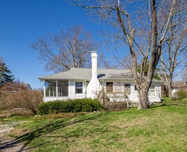 26 Center St in Southampton, NY - Foto de edificio - Building Photo