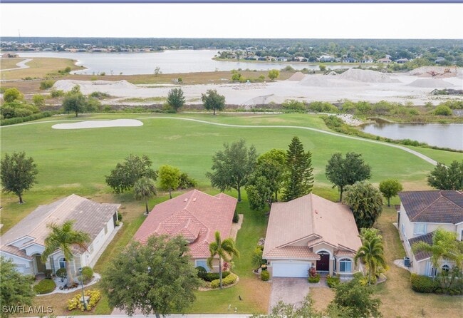 property at 1946 Par Dr
