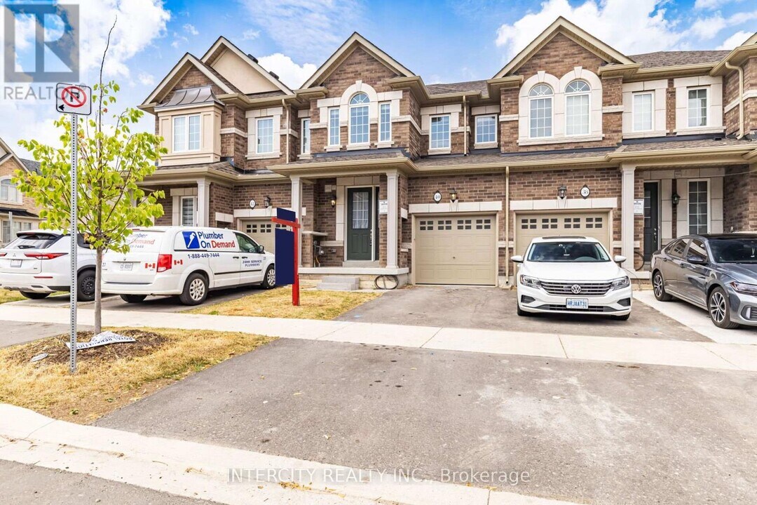 40 Donald Stewart Rd in Brampton, ON - Building Photo
