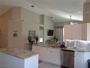 132 Napa Ridge Way in Naples, FL - Foto de edificio - Building Photo