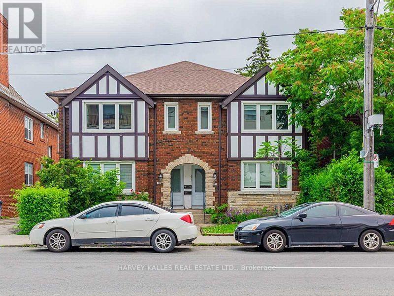 987 Avenue Rd in Toronto, ON - Building Photo