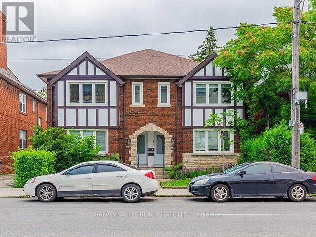 987 Avenue Rd