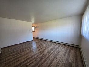 221 W 10th Ave in Oshkosh, WI - Building Photo - Building Photo