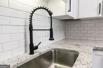 1000 Ashwood Pkwy in Atlanta, GA - Foto de edificio - Building Photo