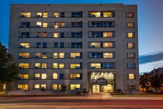 Elliott Arms Apartments in La crosse, WI - Building Photo - Building Photo