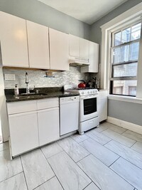 35 Mount Hood Rd, Unit 10 in Boston, MA - Building Photo - Building Photo