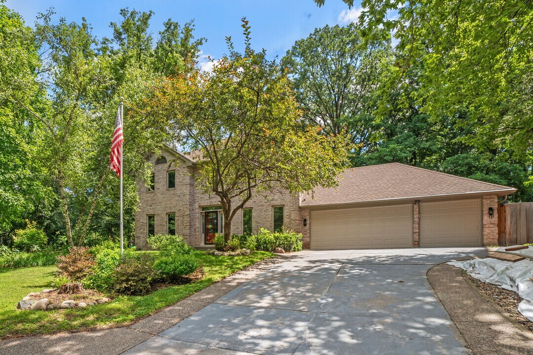 17711 Creek Ridge Pass in Minnetonka, MN - Building Photo