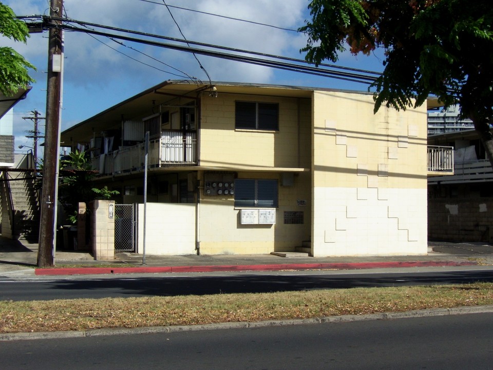 825 University Ave in Honolulu, HI - Building Photo