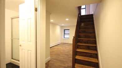 906 Amsterdam Ave in New York, NY - Building Photo - Building Photo