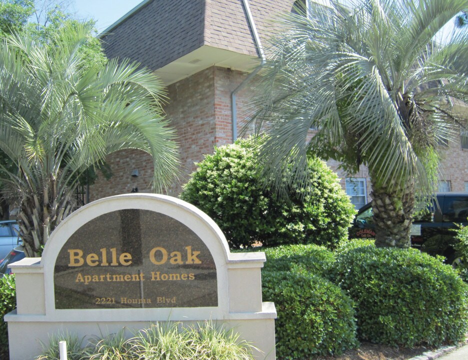 Belle Oak Apartments in Metairie, LA - Foto de edificio