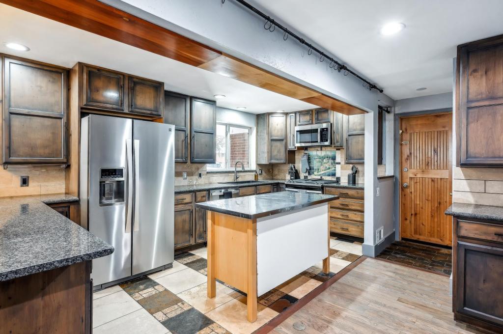 151 S Ames St in Lakewood, CO - Building Photo