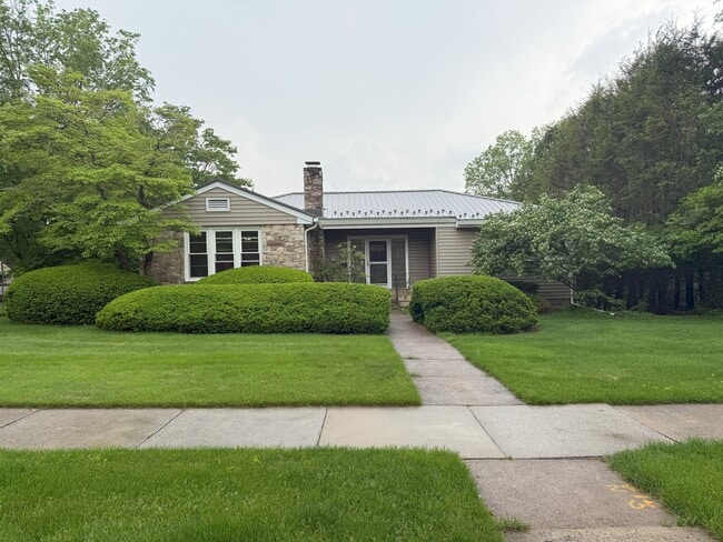403 E Mitchell Ave