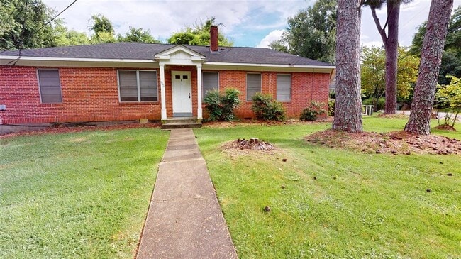 property at 900 E Edgemont Ave