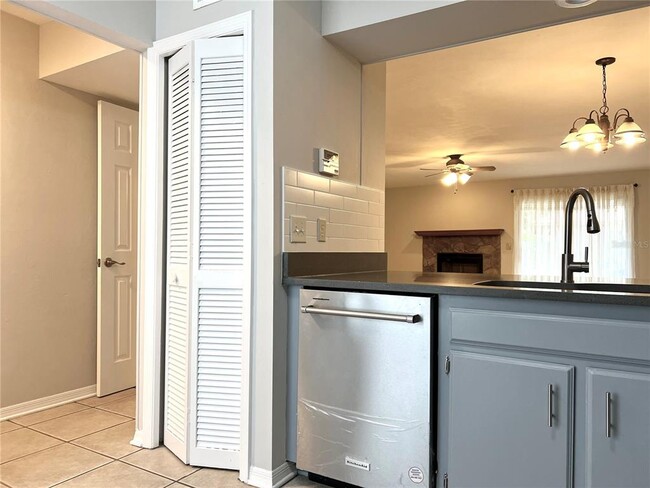 3724 NW 54th Ln in Gainesville, FL - Building Photo - Building Photo