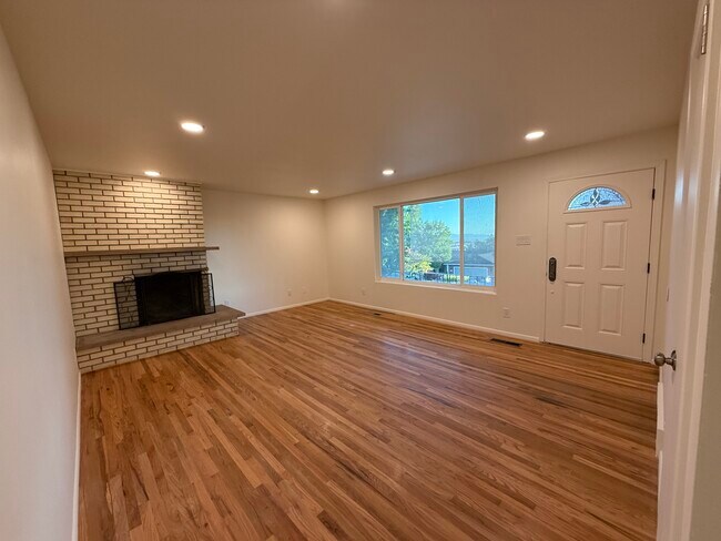 1070 Doris St in Centerville, UT - Foto de edificio - Building Photo