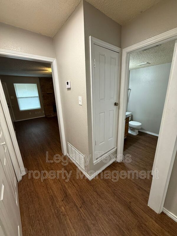 1607 Sun Valley Dr in Cleburne, TX - Building Photo - Building Photo