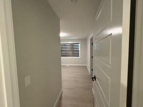 15864-15827 27 Ave SW in Edmonton, AB - Building Photo - Building Photo