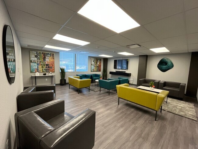 Cielo Tower Apartments in El Paso, TX - Building Photo - Building Photo