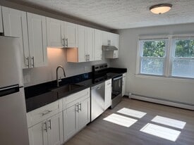 18 Briarwood Dr in Biddeford, ME - Building Photo