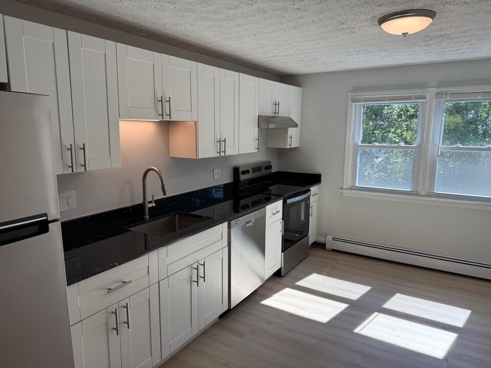 18 Briarwood Dr in Biddeford, ME - Building Photo