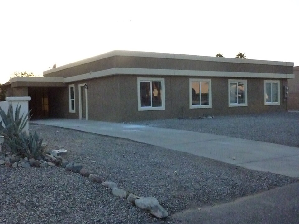 261 Cottonwood Dr in Lake Havasu City, AZ - Building Photo