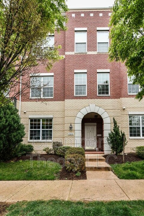 19408 Coppermine Sq in Leesburg, VA - Foto de edificio